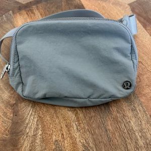 Lululemon belt bag silver